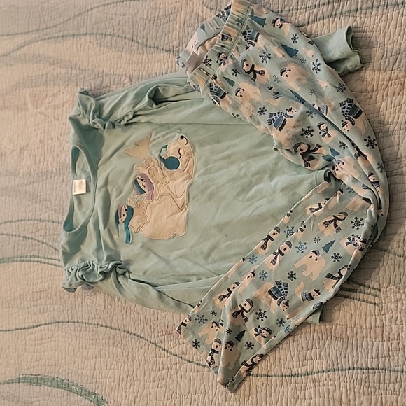 23 piece lot of matching Gymboree/OshKosh Christmas/Winter Outfits - Picture 11 of 16